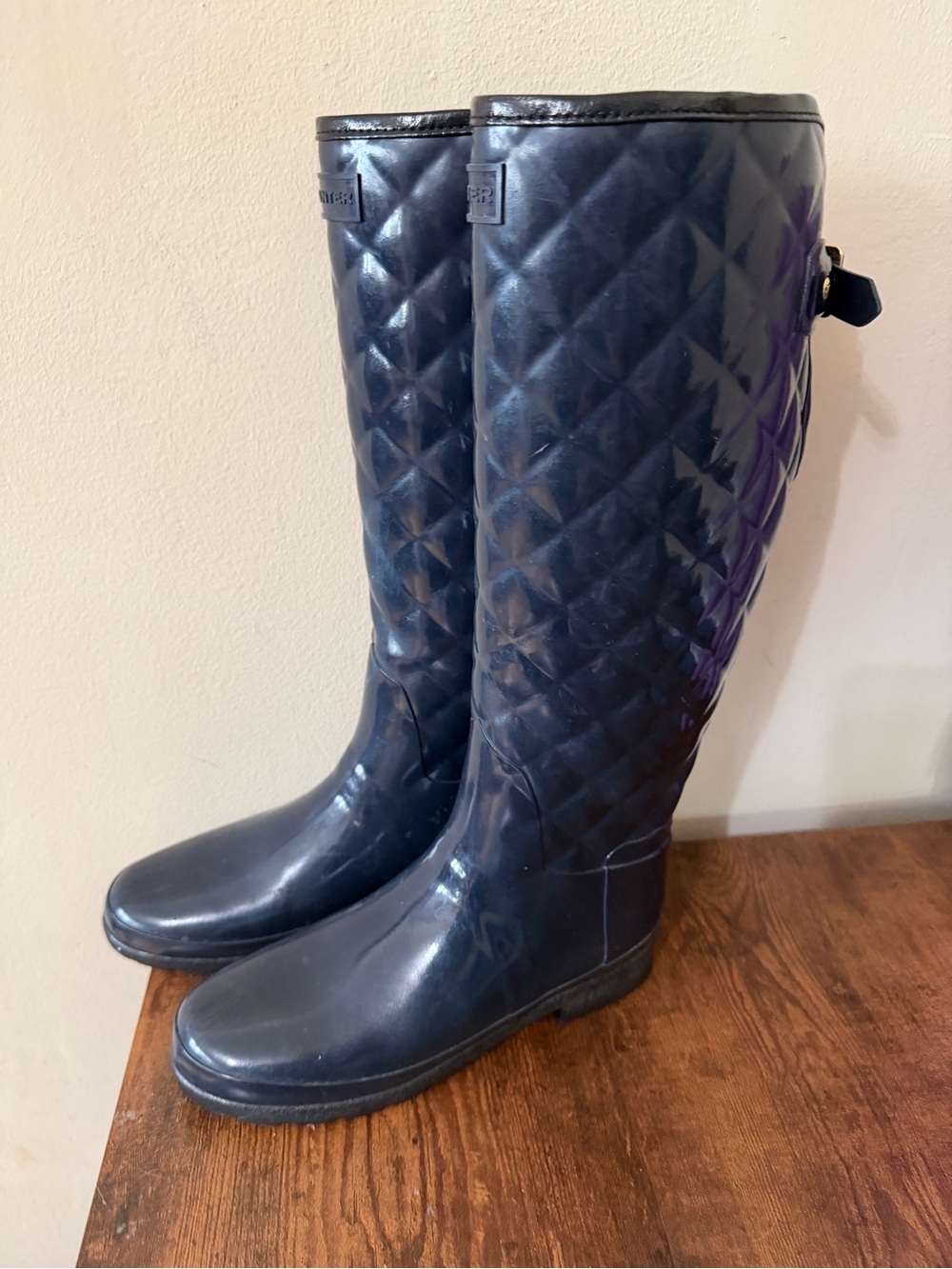 Hunter Navy Quilted Rain Boot Detail with White Stripes Size 8